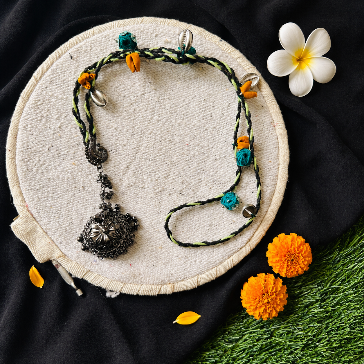 jhumka neckpiece