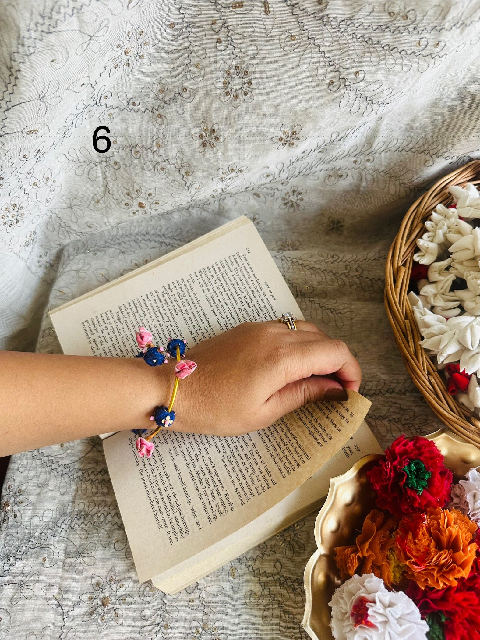 Mogra Bangle (random color)