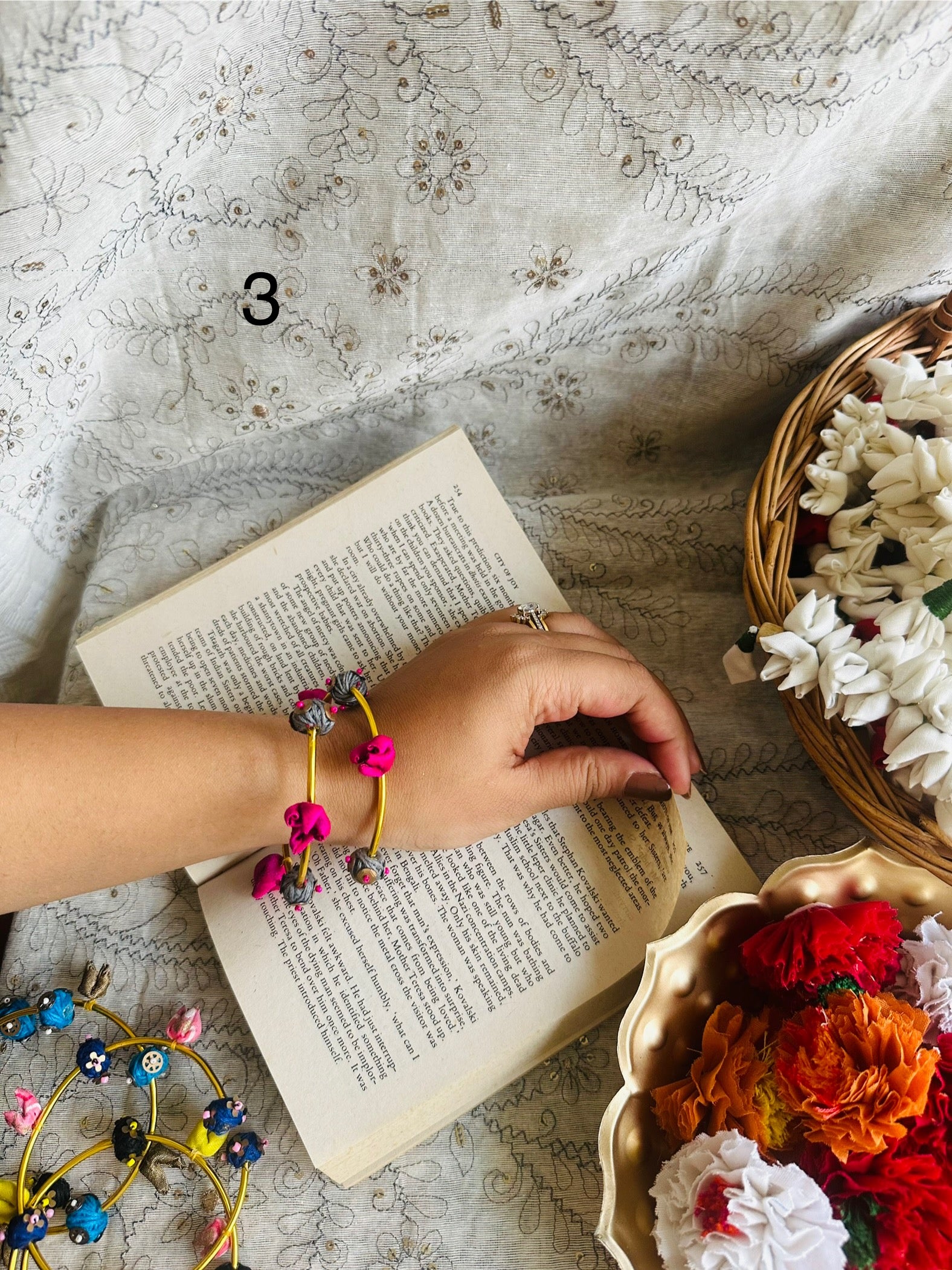 Mogra Bangle (random color)