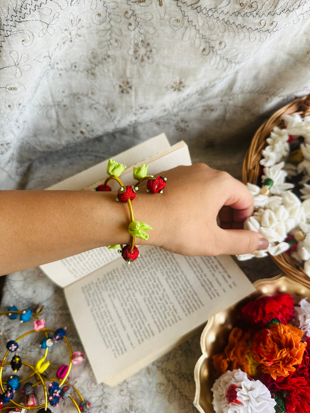 Mogra Bangle (random color)