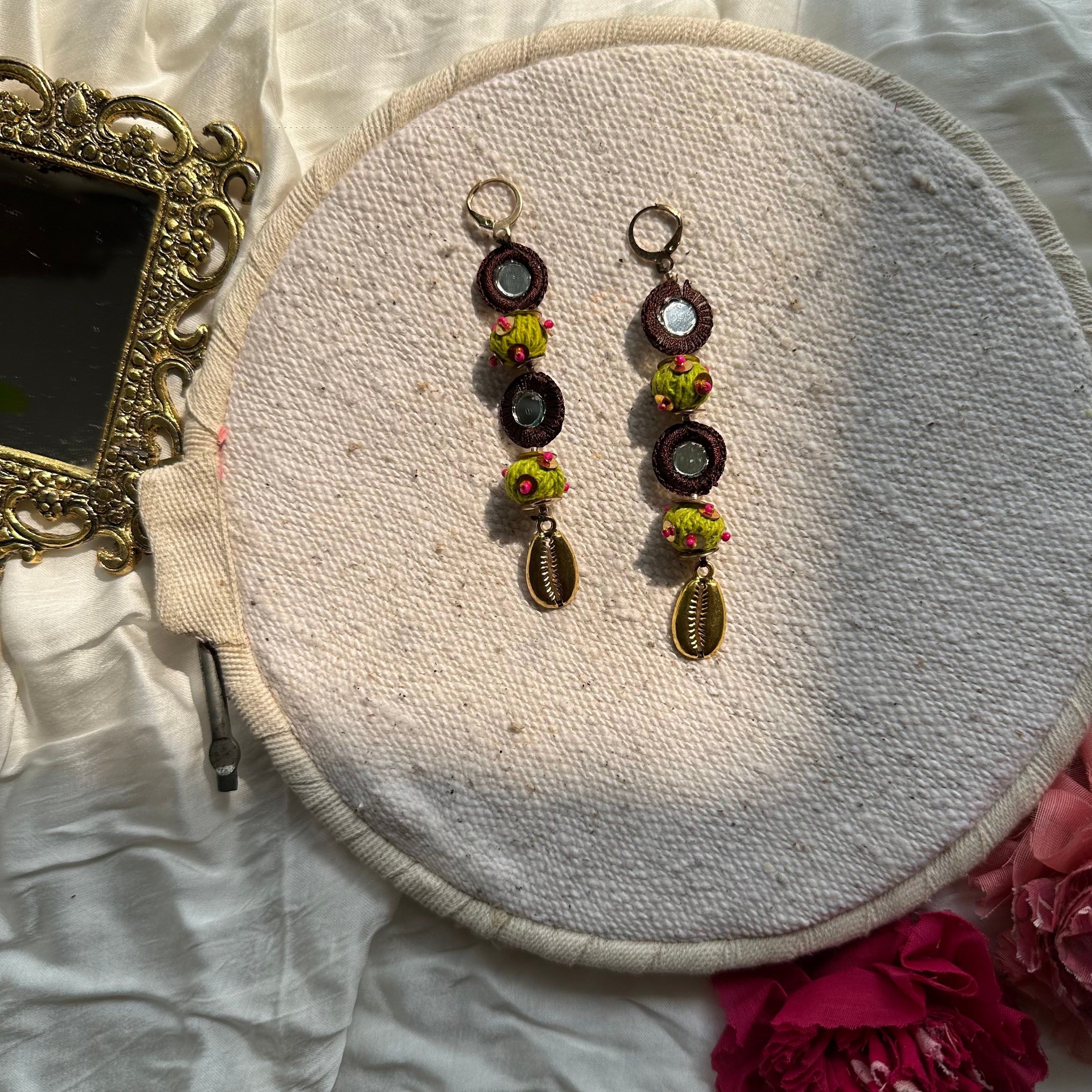 sheesha bindu earrings