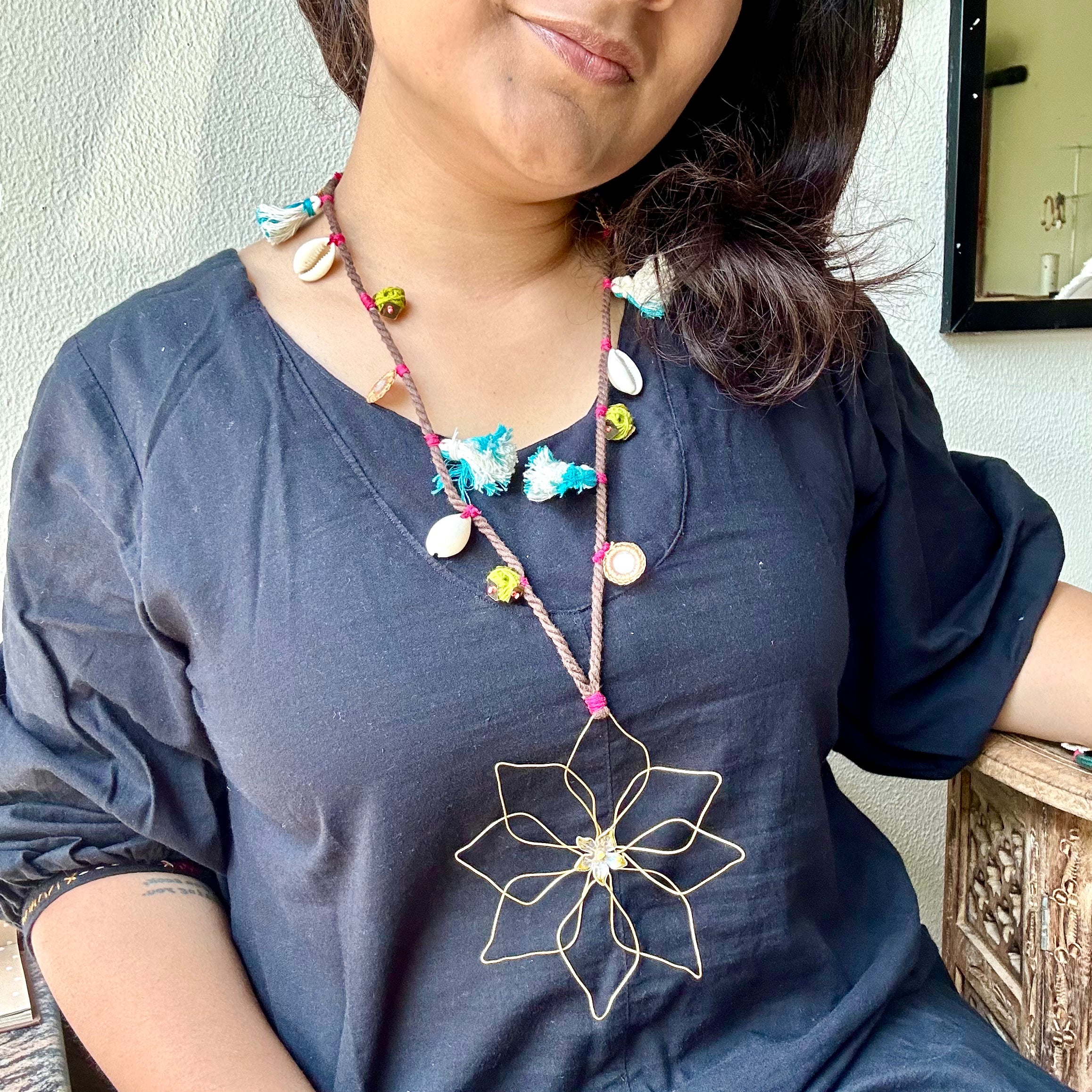 Phool Neckpiece